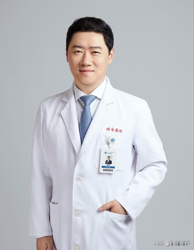 刚查了一下蔡伟的从医经历！

不查不知道，这位上海新华医院的新院长，2000年进