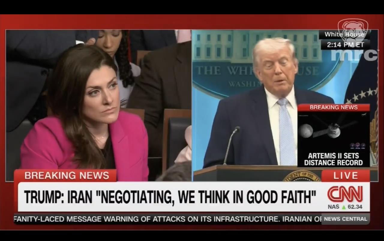 特朗普总统：“CNN，假新闻。”

CNN记者克里斯汀·霍姆斯问道：“您是否愿意