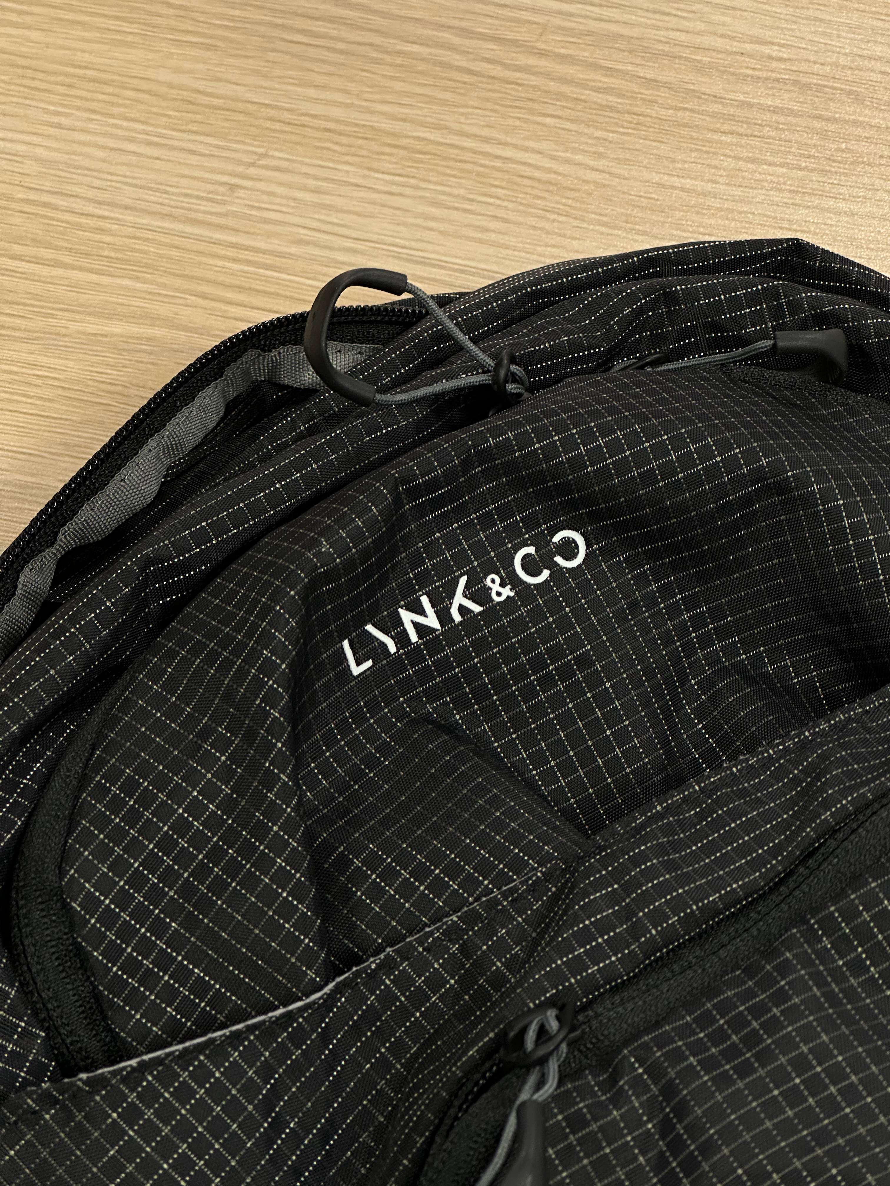 领克送的双肩背包帅不帅你们自己看老规矩！评论，抽！抽奖详情