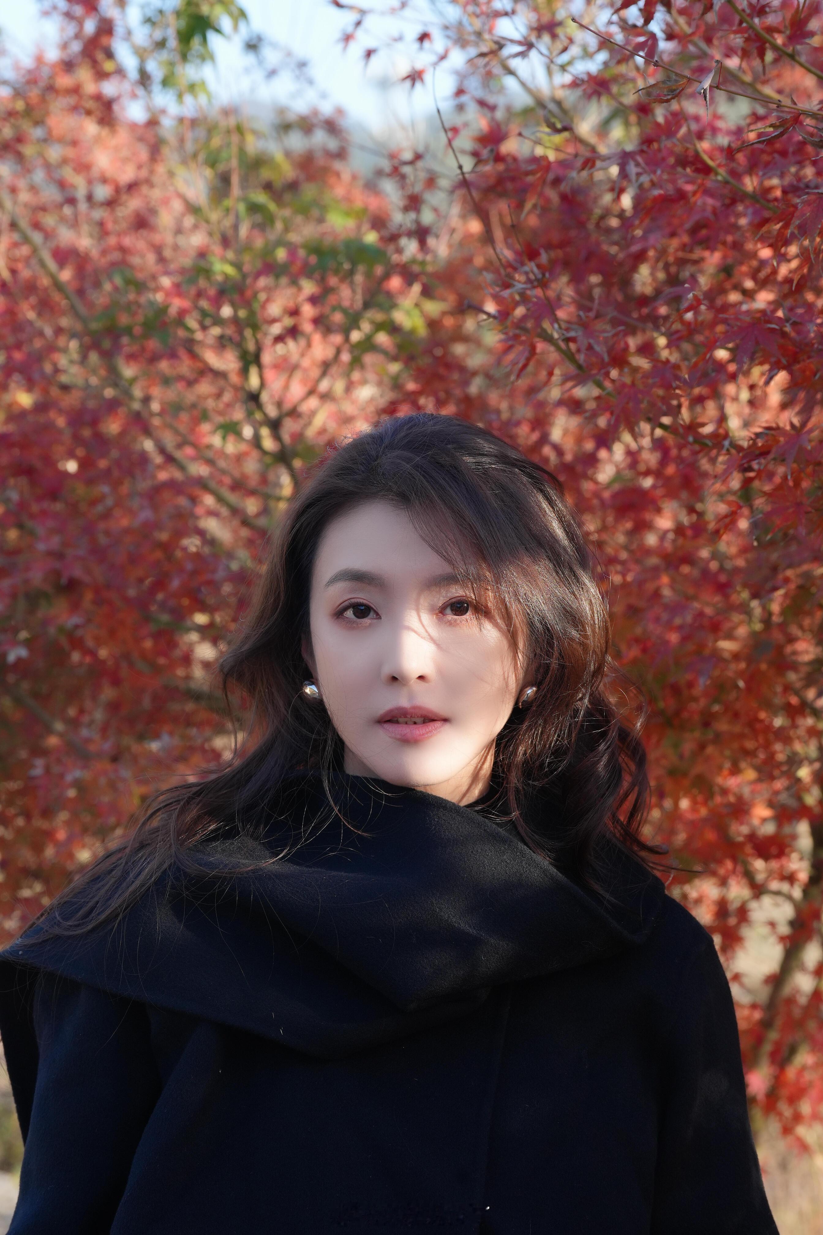 节气博主李云霄更新了人比枫叶红，好漂亮的兜兜 