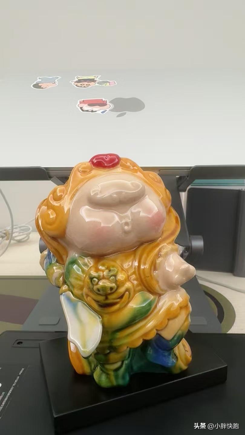 人到成年就该早点明白，别整天拿“感情”俩字骗自己。所有走散，都是价值的走散；所有