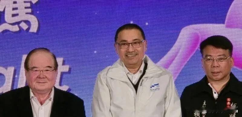 李乾龙谈新北初选：春节前会有好消息 侯友宜一定会参与  侯低头不语！

2026