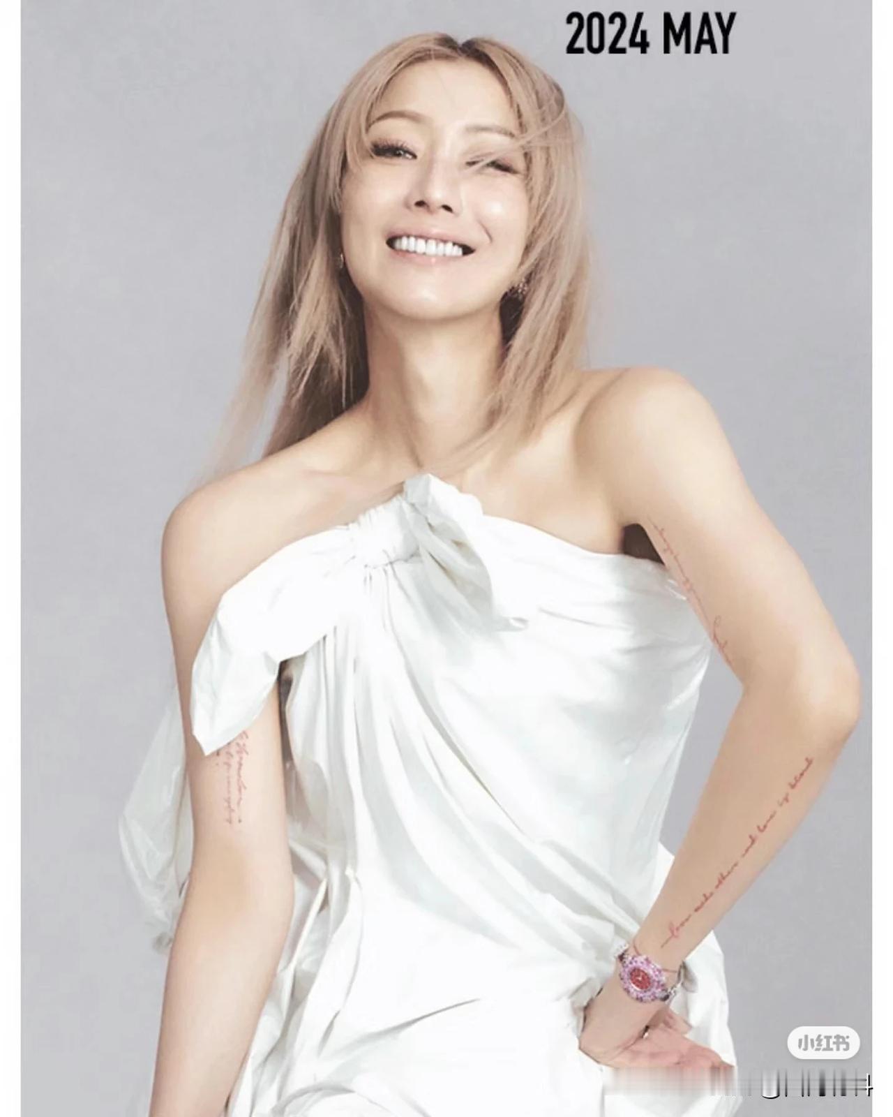 郑秀文这是不会老吧？
50多岁的人了看起来30多岁，这难道是健身的原因？
这身材