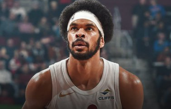 阿伦膝盖受伤，预计本场比赛不会回归活塞vs骑士