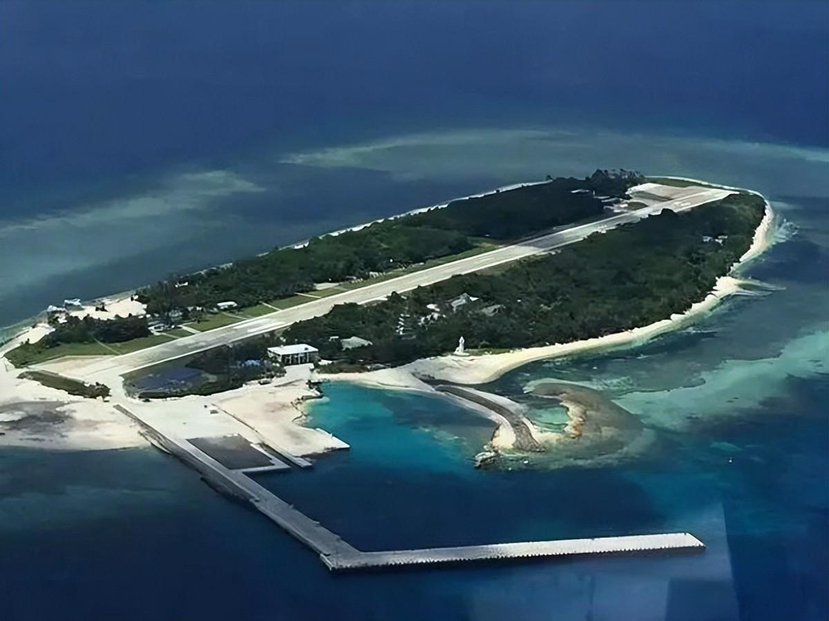 吴士存：日本军事力量进入南海的破坏性可能比美国还要大。一枚从菲律宾北部海岸飞出的