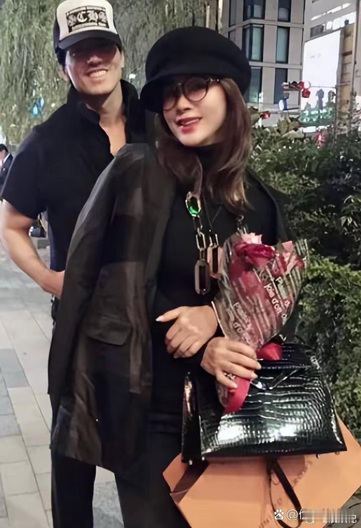 言承旭连续12年为陈美凤庆生，她一定是他生命中很重要的女人！ ​​​