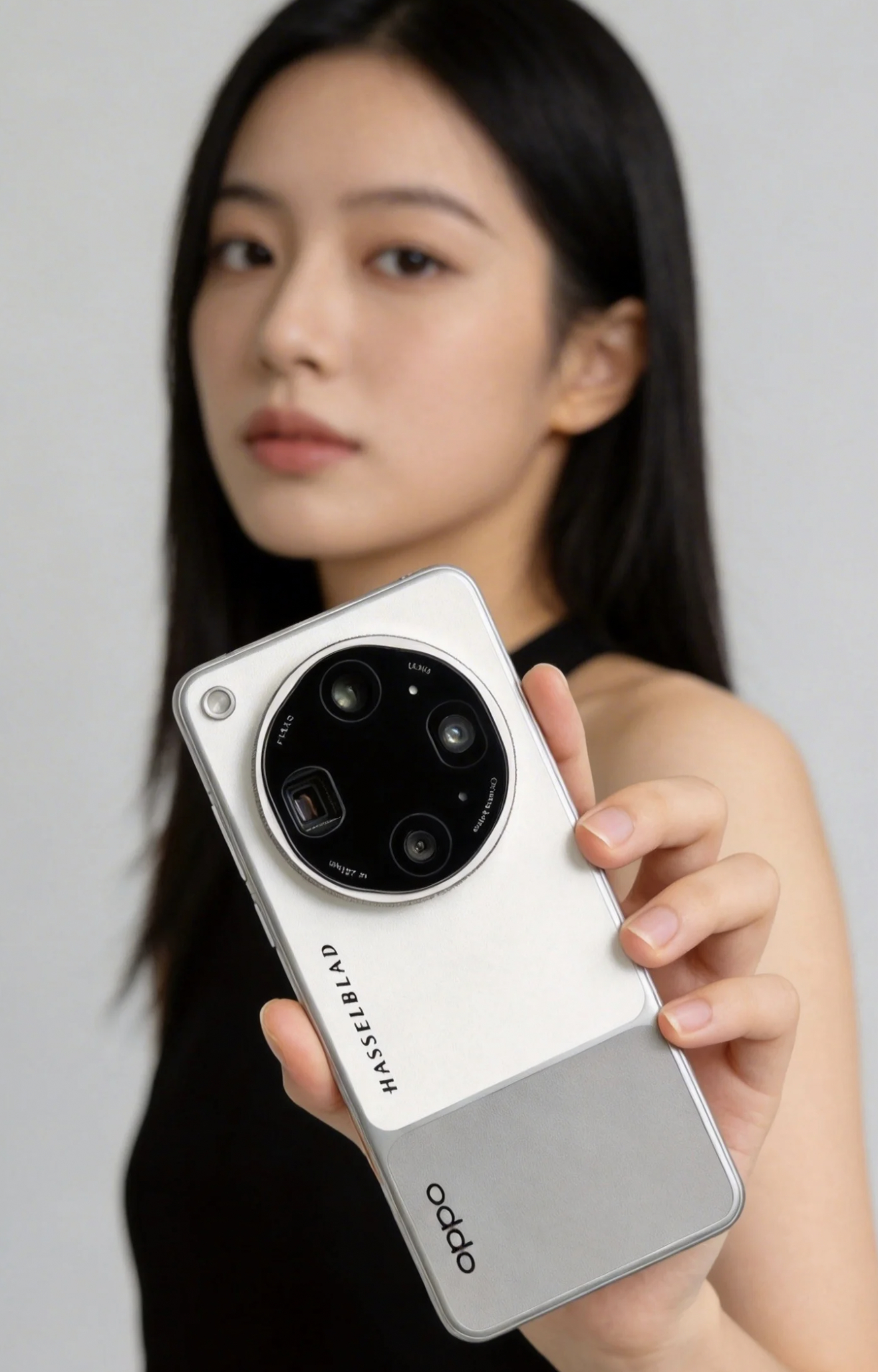 这个银白拼色版本有点好看呀。 