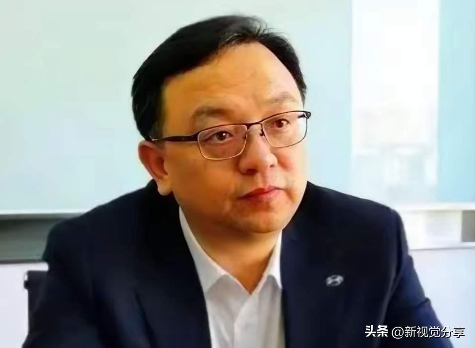 王传福曾坦言，自己高中回家要生活费时，嫂子张秀菊把家里翻了个底朝天，兜里却只剩几