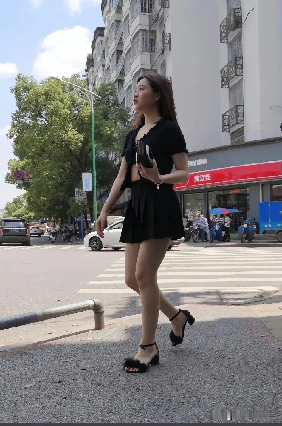 鞋子上那一撮毛，是点睛之笔[害羞]