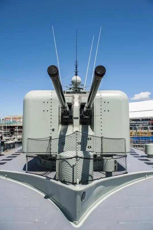 《电磁炮上舰测试成功：传统舰炮或将退役，海军作战模式迎来革命性变革？》 电磁炮凭