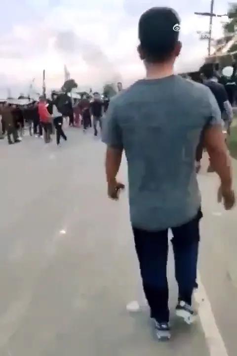 印度曼尼普尔邦发生武装暴动！居民誓言要脱离印度的非法统治并焚烧印度国旗。

最近