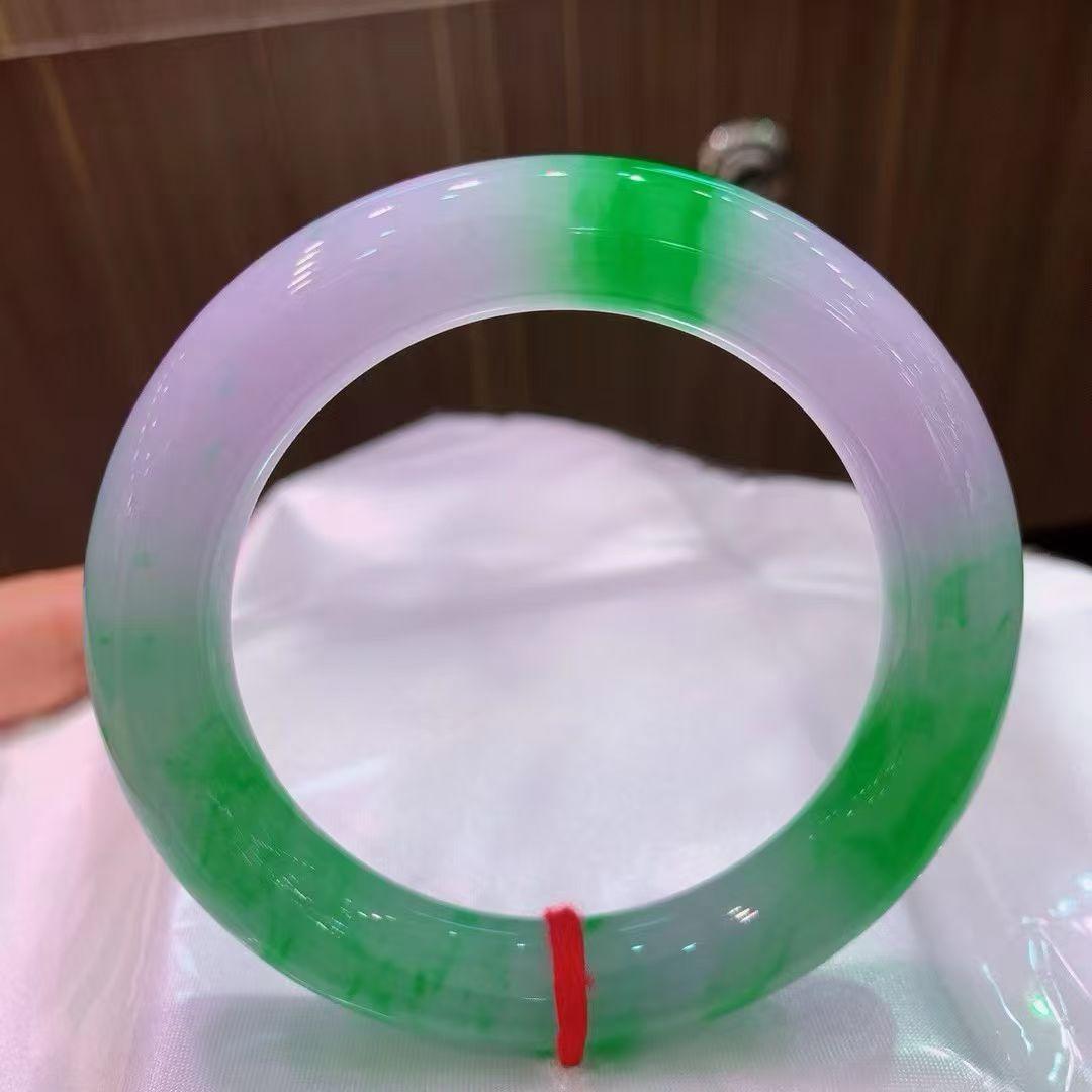 春彩圆条手镯，色彩鲜艳，完美中六价，圈口53*10.8*10.8mm。