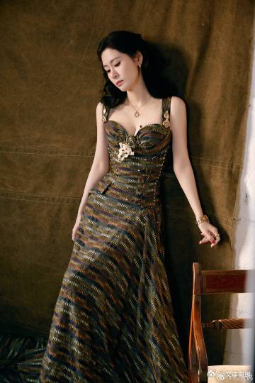 张碧晨袁娅维 这可是微博之夜 微博之夜，张碧晨和袁娅维贴贴又吻手，这神仙友谊太让