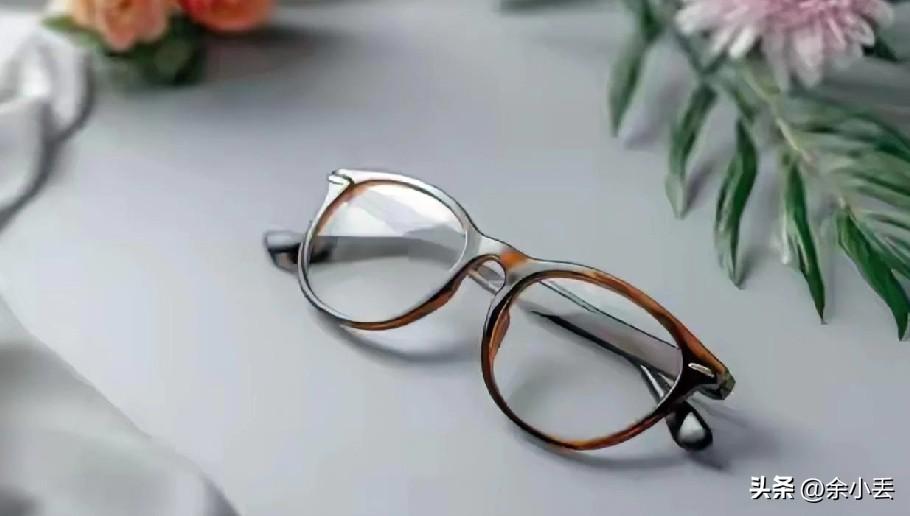 799元镜片进价15元，溢价50倍！真相太扎心
 
15元出厂价卖到799元，溢