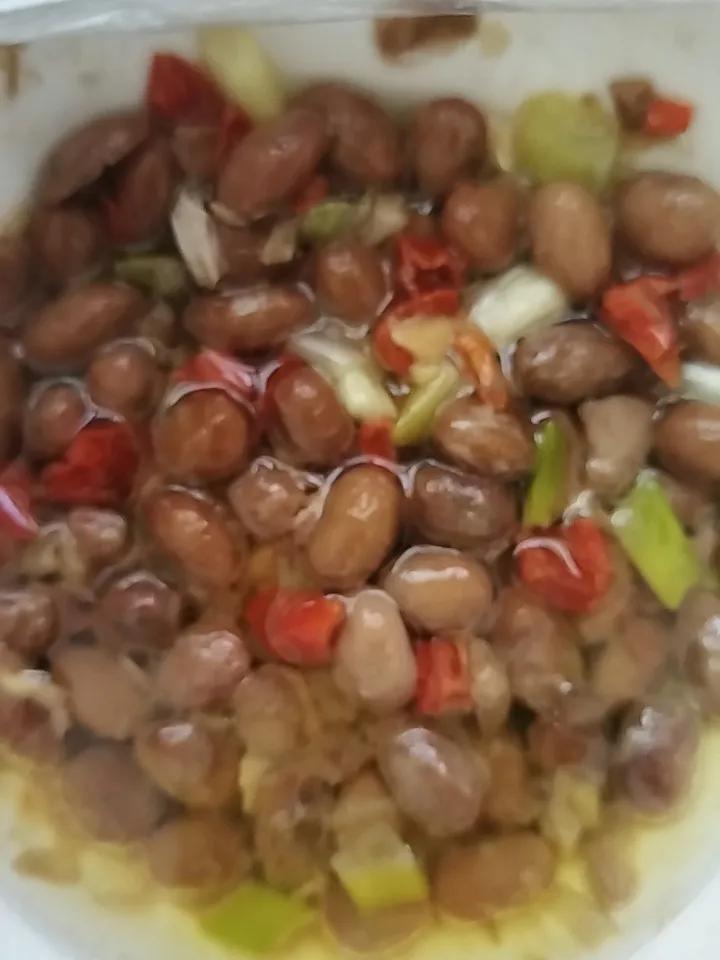 说岀一个菜名证明你是哪里人超级好吃又开胃的臭盐豆子，俗名纳豆，使用葱和辣椒经热油