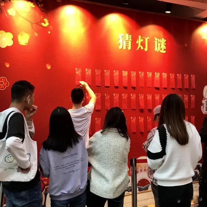 这类轻互动毫无负担，随手就能参与，太值得一试。
身为被工作占满整块时间的文职打工