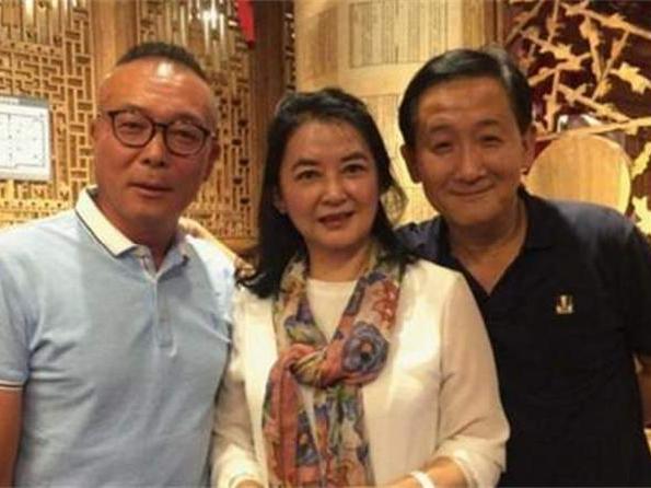 梁天说，我们开餐馆的最怕碰到谢园这样的顾客。他这人爱下围棋，所以，拜了常昊为师。