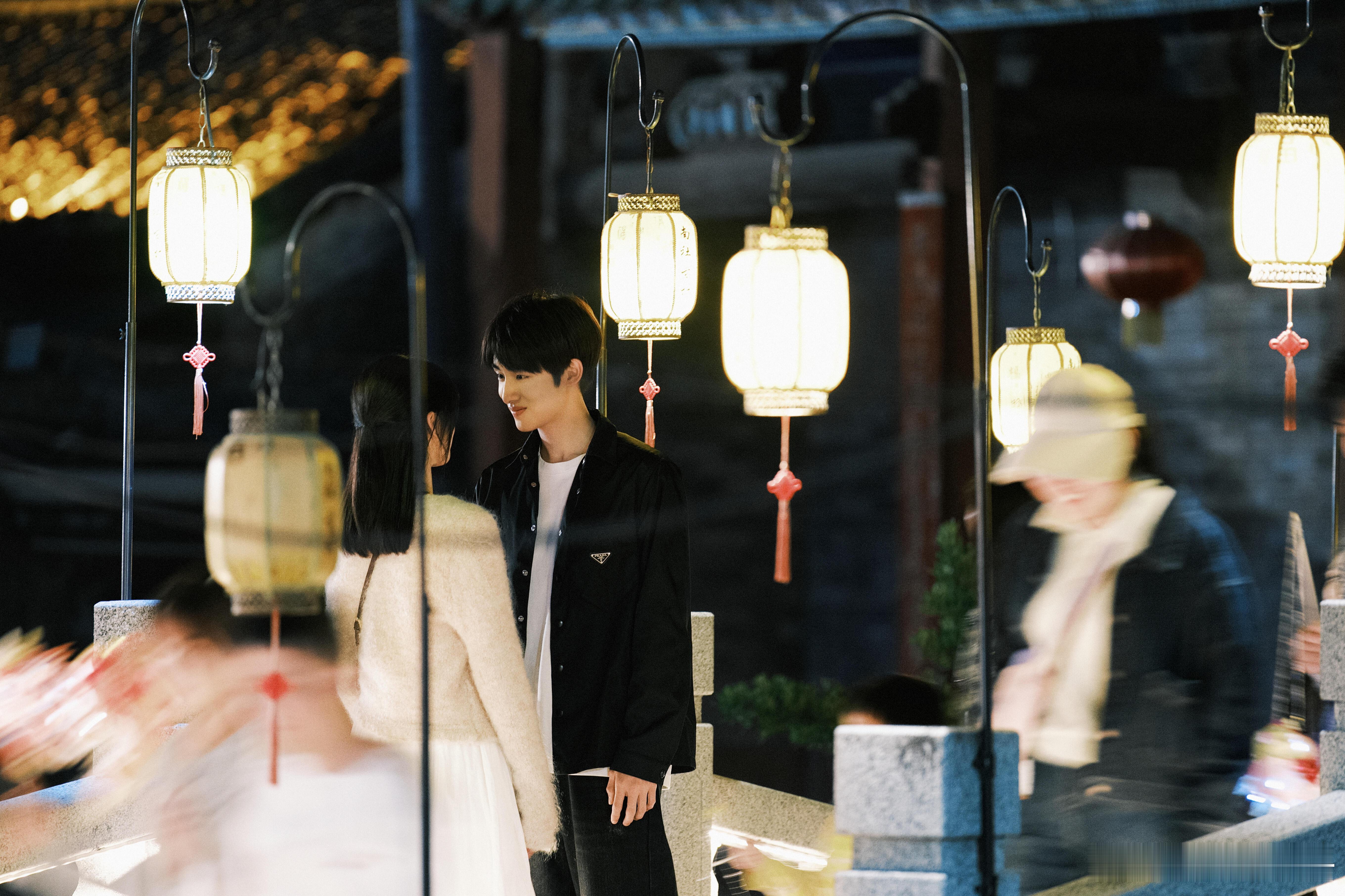 杨超越董思成一对萌萌人 猫的树 + 青春校园 + 双向救赎的组合真的太戳人🥰，