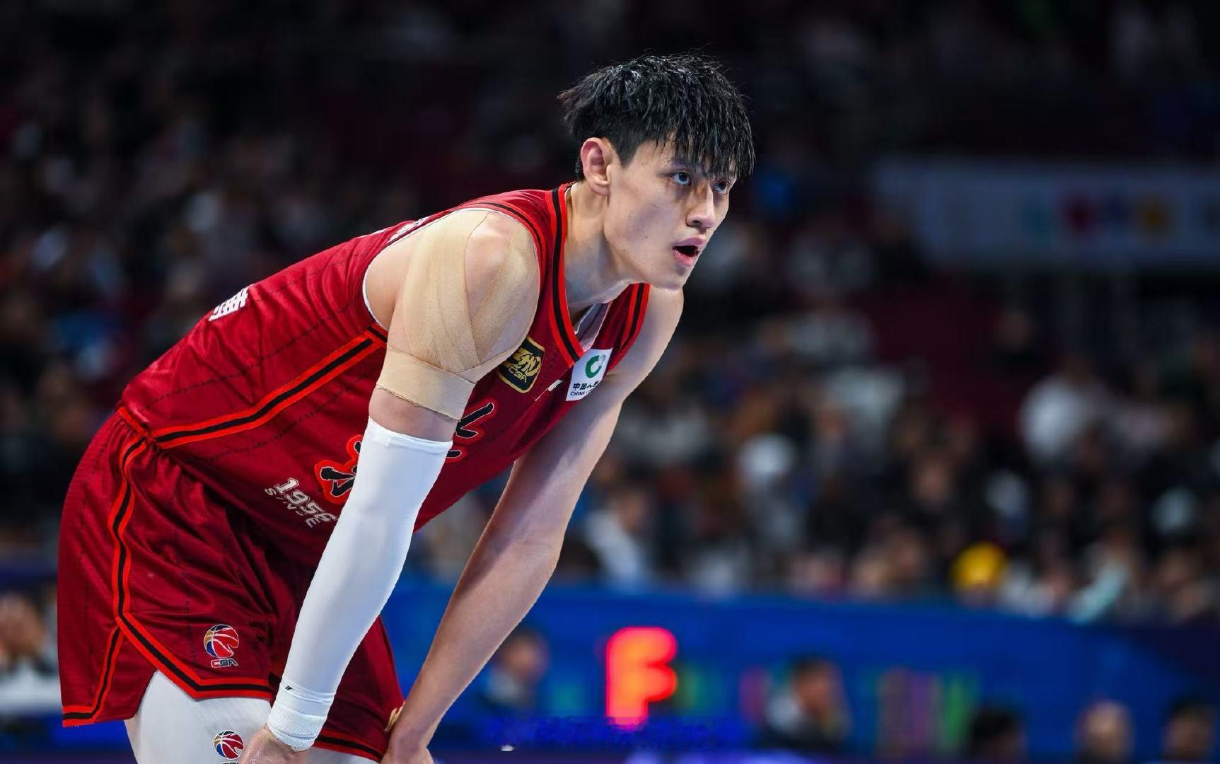 【曾凡博说比赛刚开始很喘很累】曾凡博说很幸运重新站到CBA舞台上1月2日，CBA