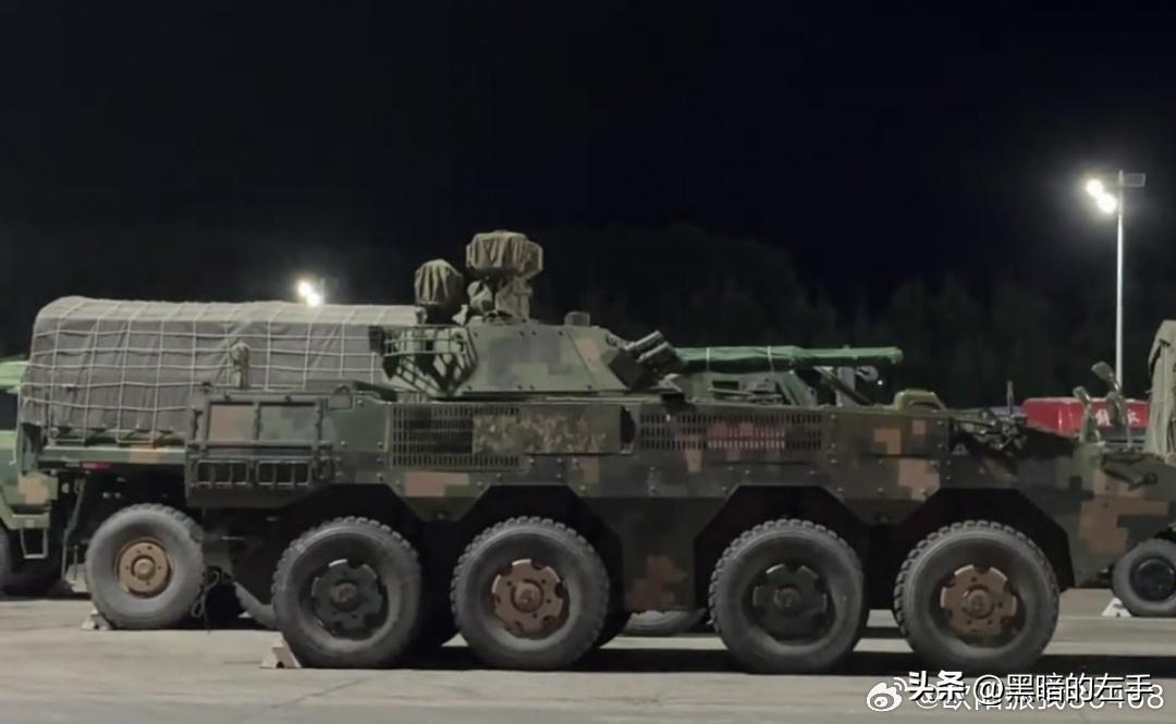 大八轮家族的侦察车，已经开始批产交付了。整个车族越来越庞大，相应的战斗力也越来越