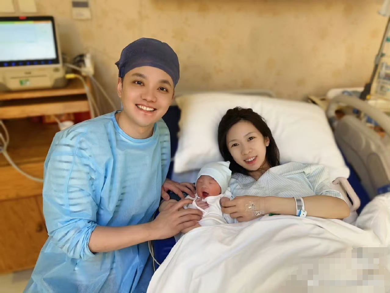 姚政当爸 恭喜姚政，好幸福的一家人！ 