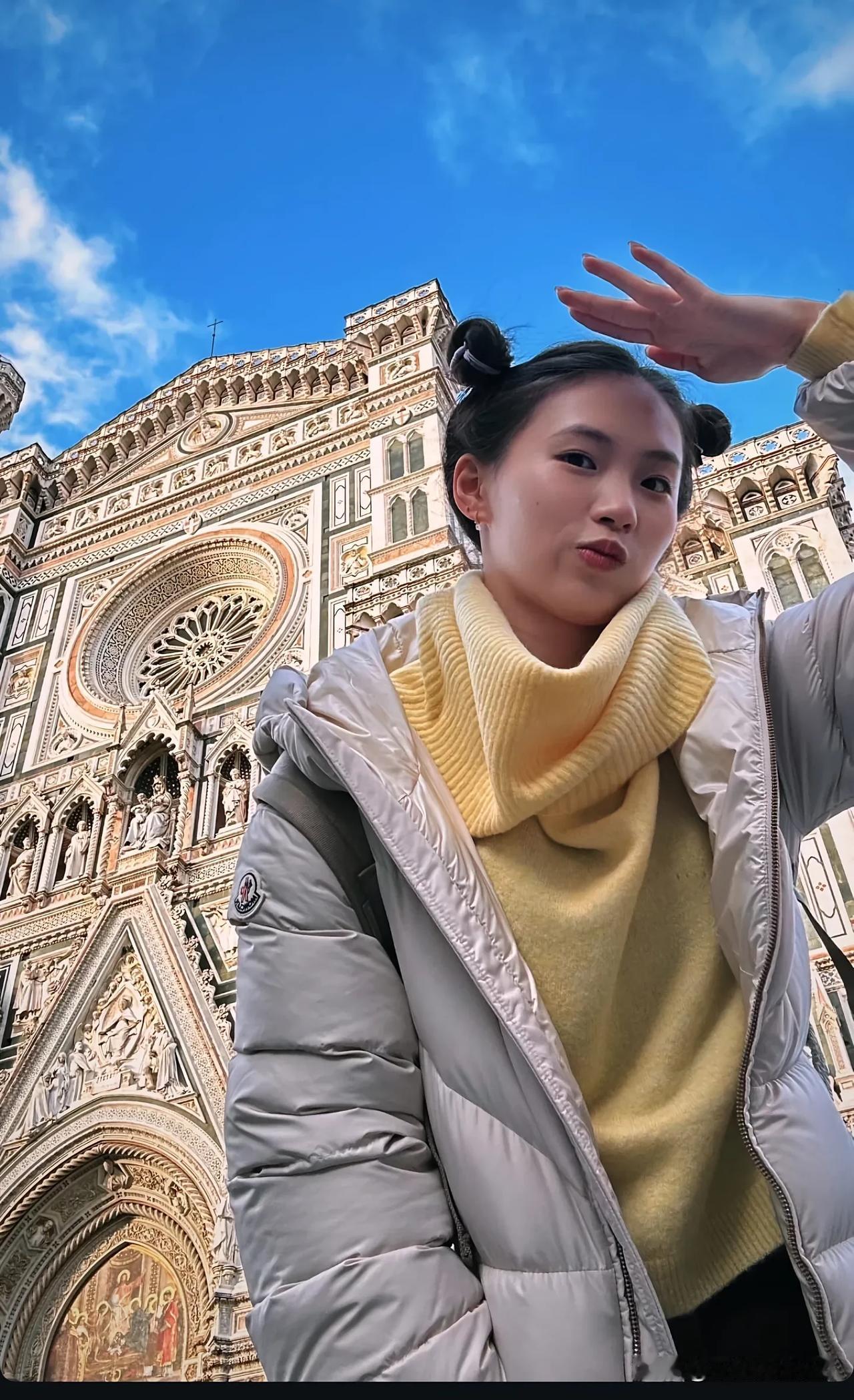 12月3日，陈芋汐在社交平台更新动态，并发了两张旅行照片，但人都看不清楚。

全