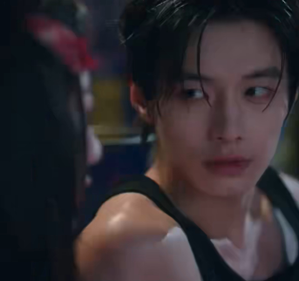 眼神会出卖每一个心动的人 瞧姜暮看靳朝的眼神，亮晶晶的满是欢喜，哪怕一个不经意的