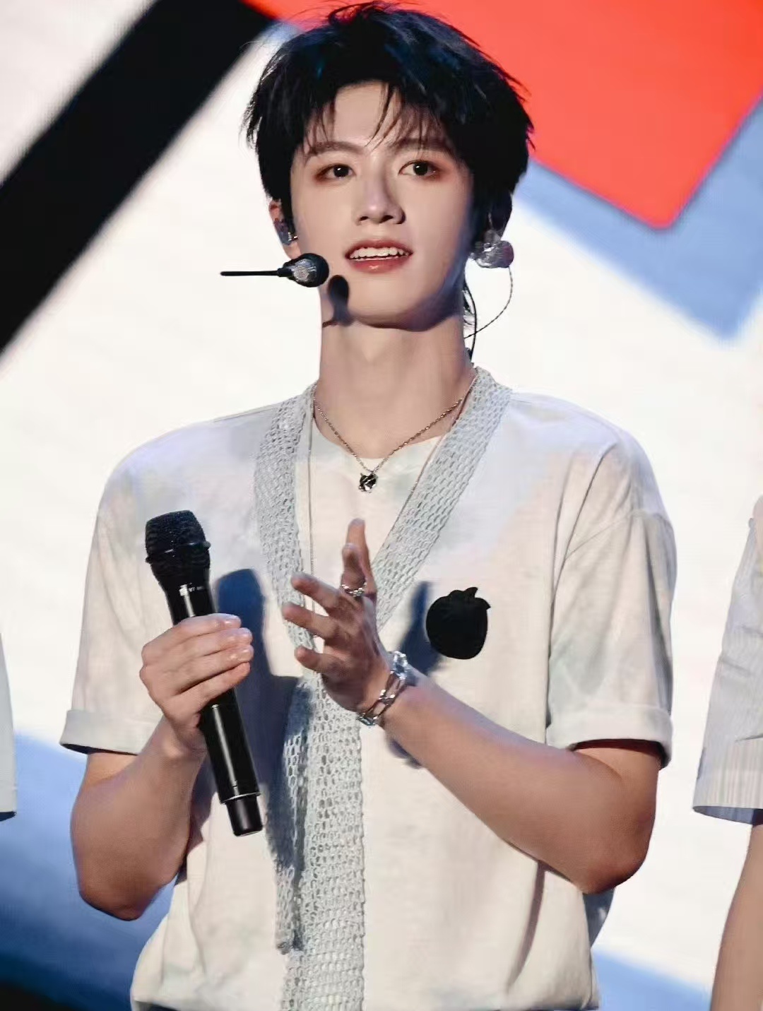 登陆少年百事可乐 TOP一登场，现场尖锐爆鸣声此起彼伏！百事爸爸这波血赚啊！ ​