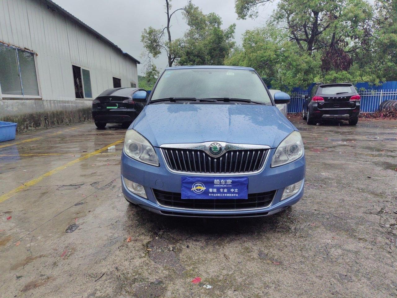 女生1万块买哪种二手车？
前两天检测了一台斯柯达晶锐，2013年10月上牌，跑了