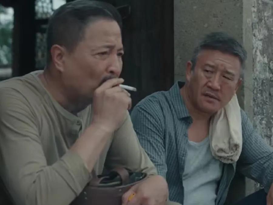 《四喜》里面出现了抽烟的镜头，不过却是非常真实非常接地气的表达和呈现，许家老两口