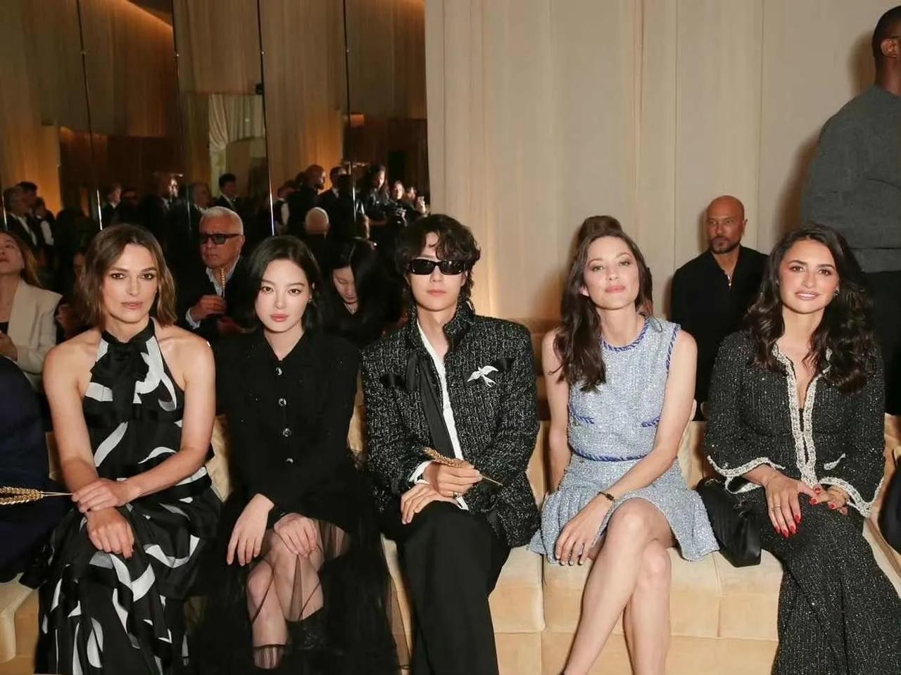回看Chanel 2025秋冬高定大秀头排明星阵容:凯拉·奈特利、辛芷蕾、王一博