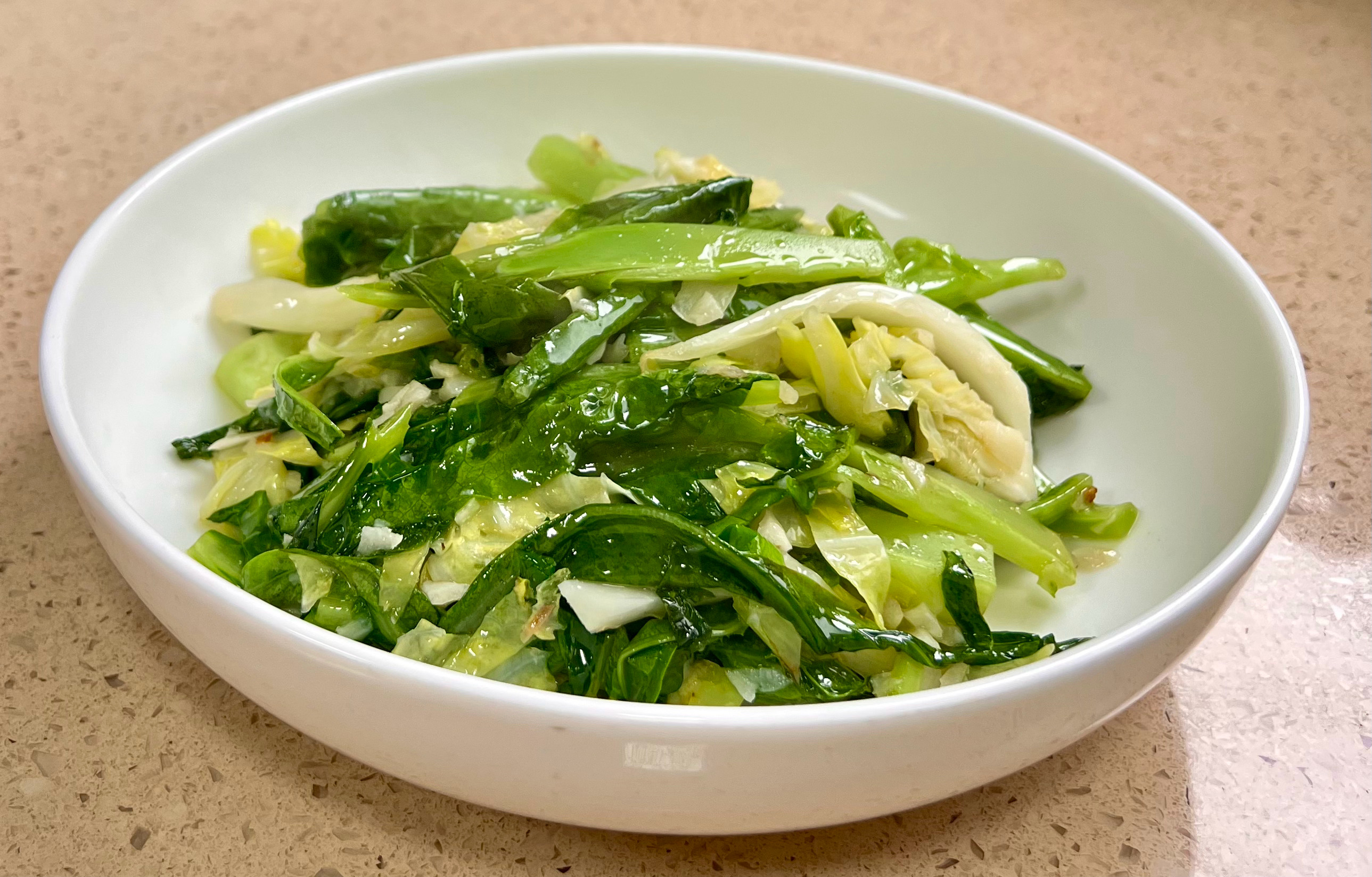 清蒸黄花鱼 芹菜炒肉 蒜蓉油麦菜 蘑菇蛋汤 ​​​