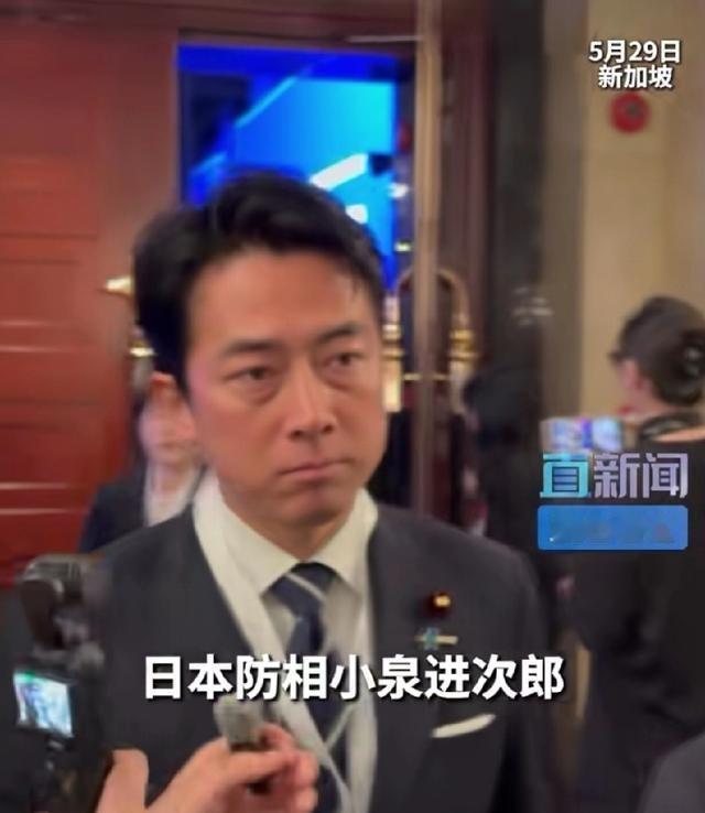 中国记者采访，一言不发，别气，但在接下来的举动中咱们别惯着，首次亮相“香会”的日