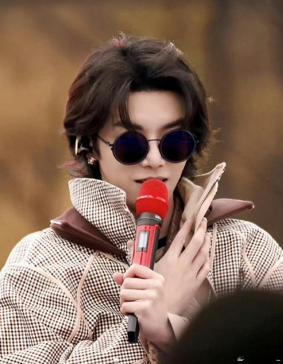 #华晨宇 你们现在玩的越来越开了#哈哈哈哈，这位男粉简直是“火星幽默大师”呀！他