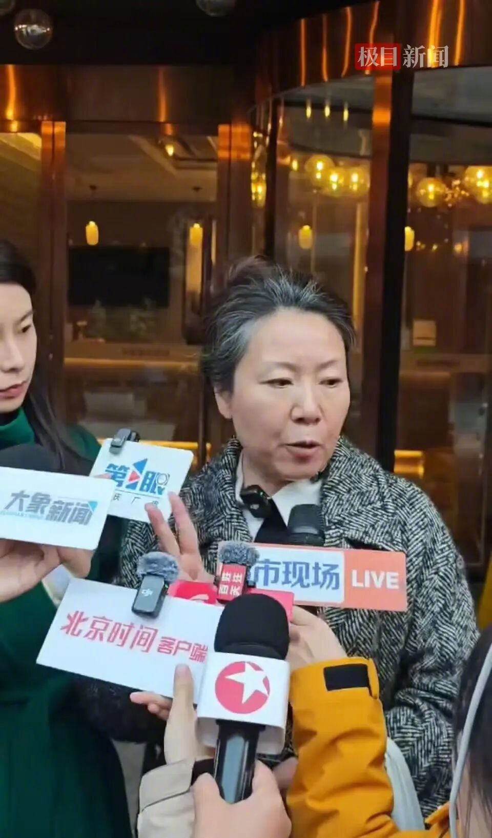 女子家门口遇害案一审再次开庭凶手称家门口被捅女子害她坐热点解读  从本质上说，法