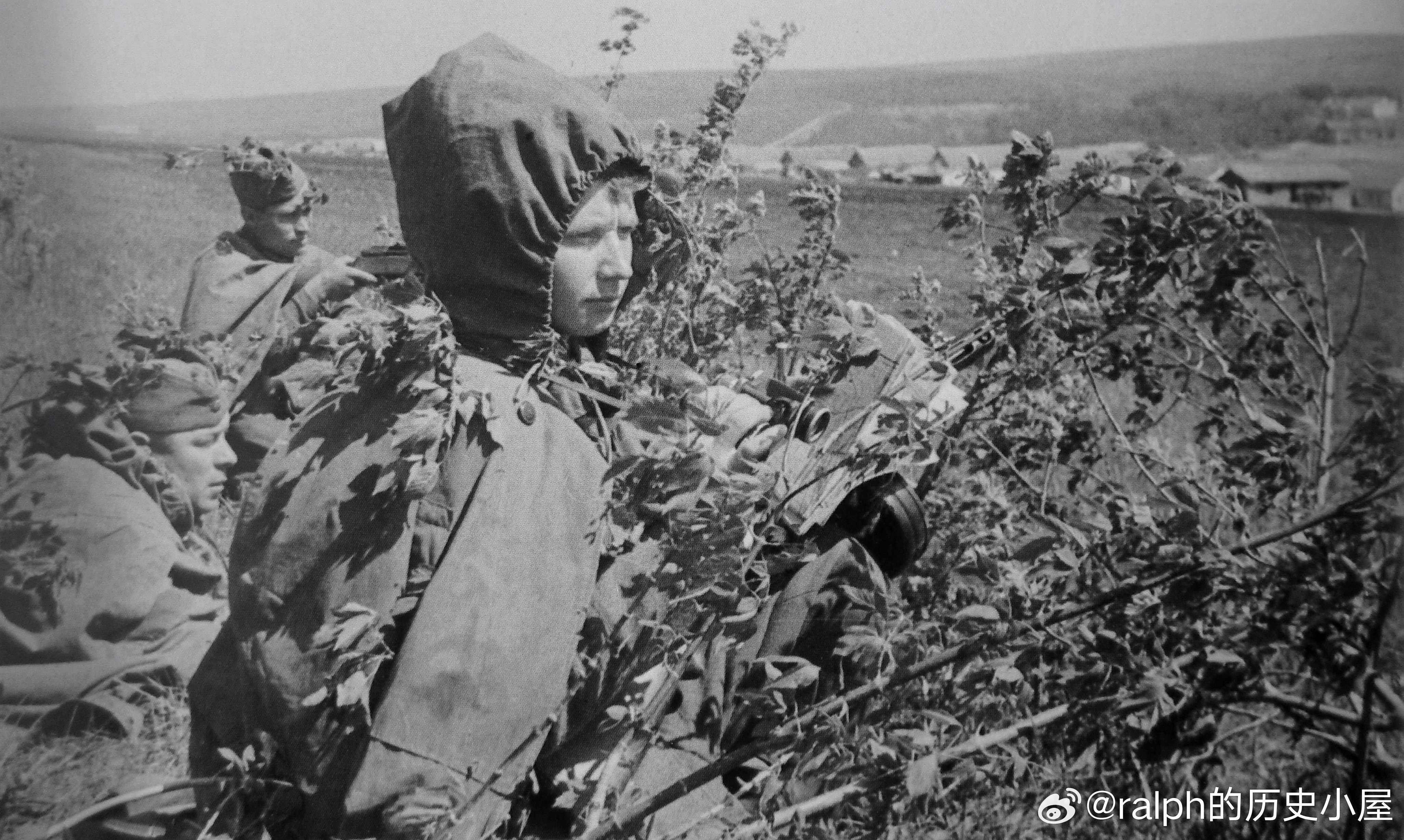 1944年乌克兰第3方面军近卫机械化第4军近卫坦克第36旅指挥连侦察排排长、近卫