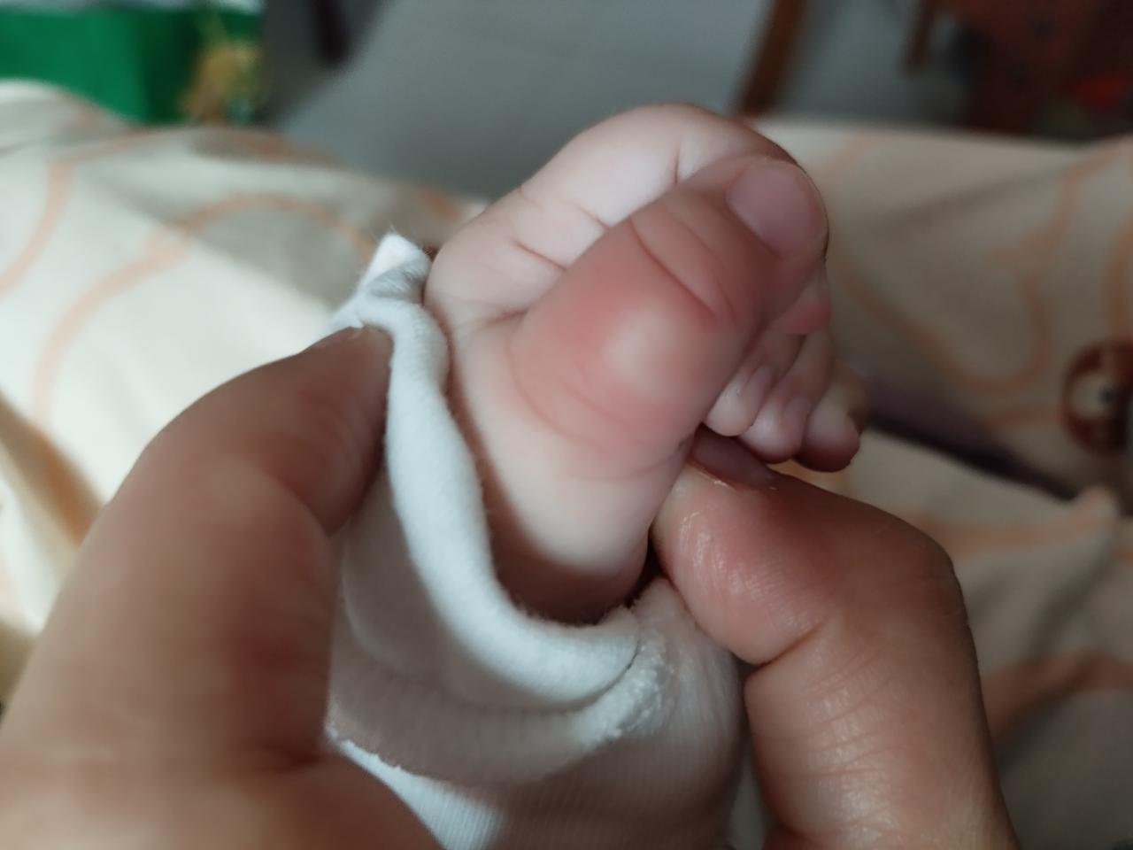 夏天快到了，也是蚊子多发的季节，晚上睡觉的时候，明明加了蚊帐，宝宝的小手指还是没