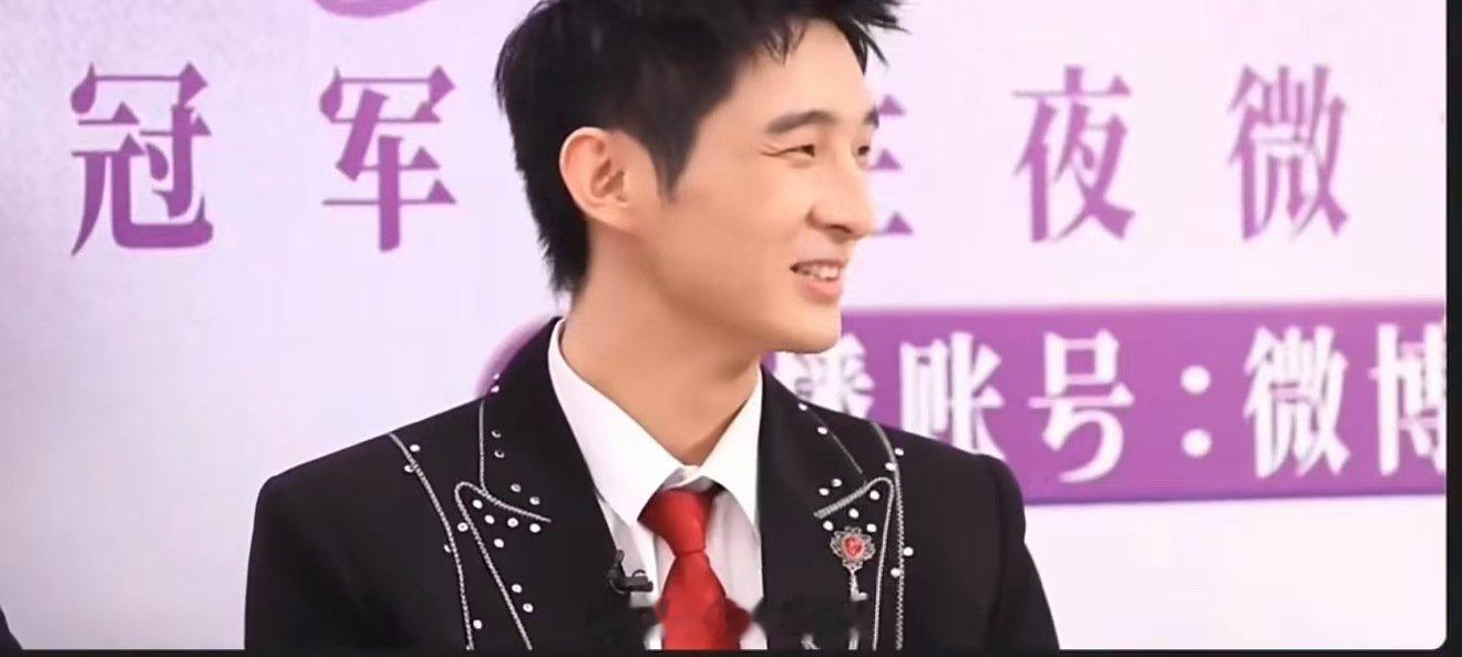 看到檀健次回复微博的反应演我声鸣远扬 追星天花板时刻！小危被檀健次回复微博，哇塞