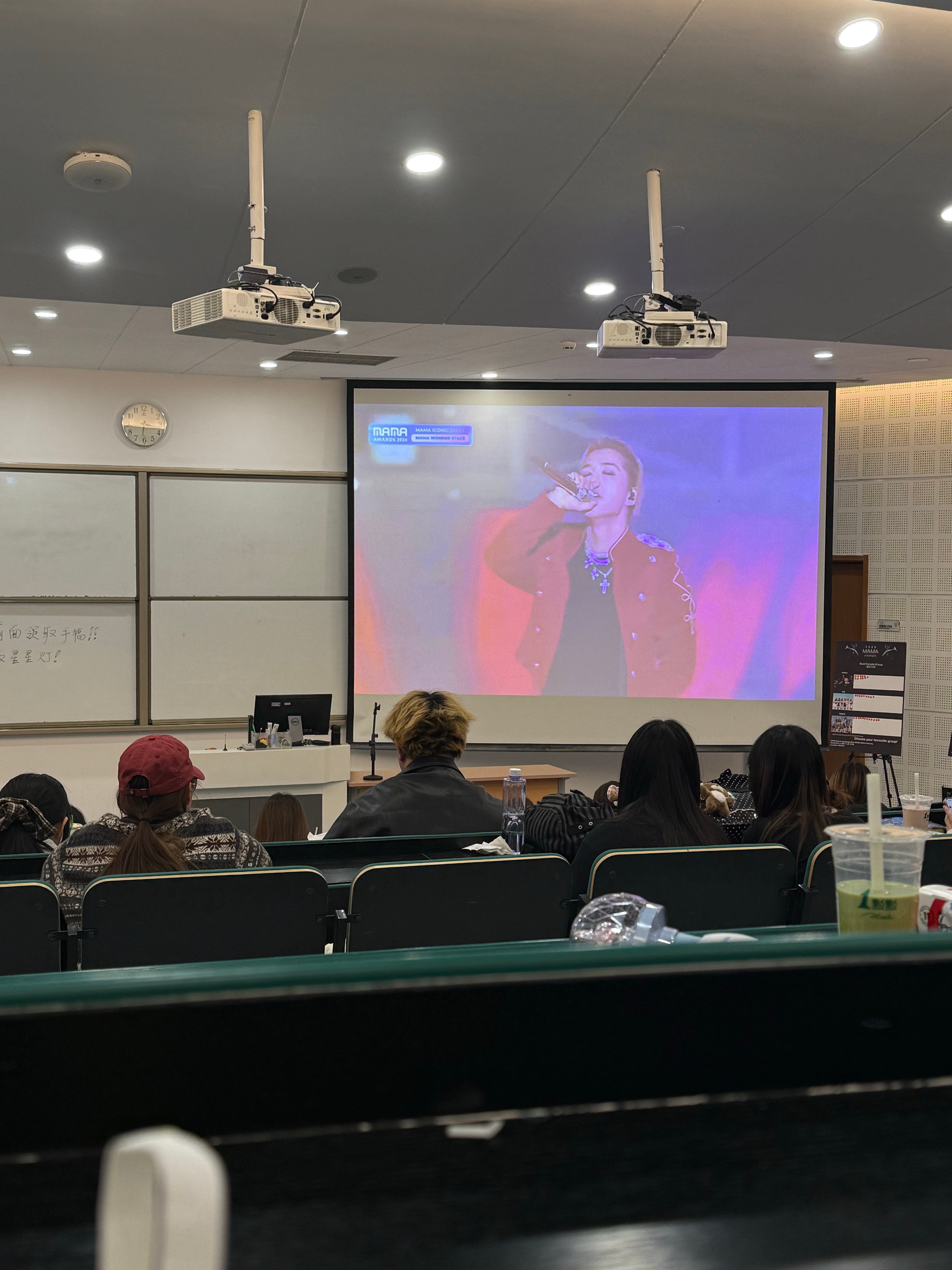 就这个学校里组织mama线下观影爽 