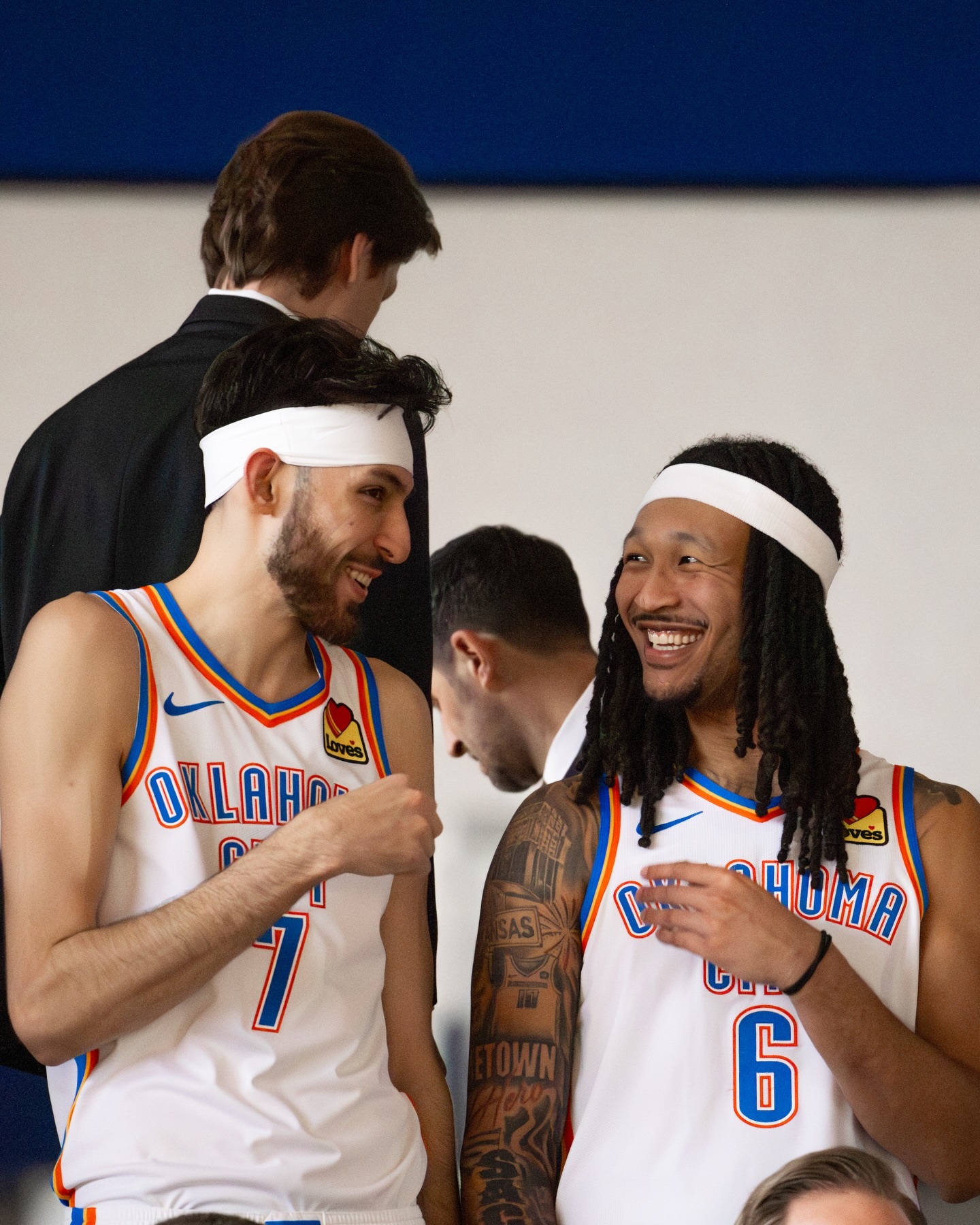 保留节目！雷霆全队今天拍摄了大合照！湖人vs雷霆雷霆