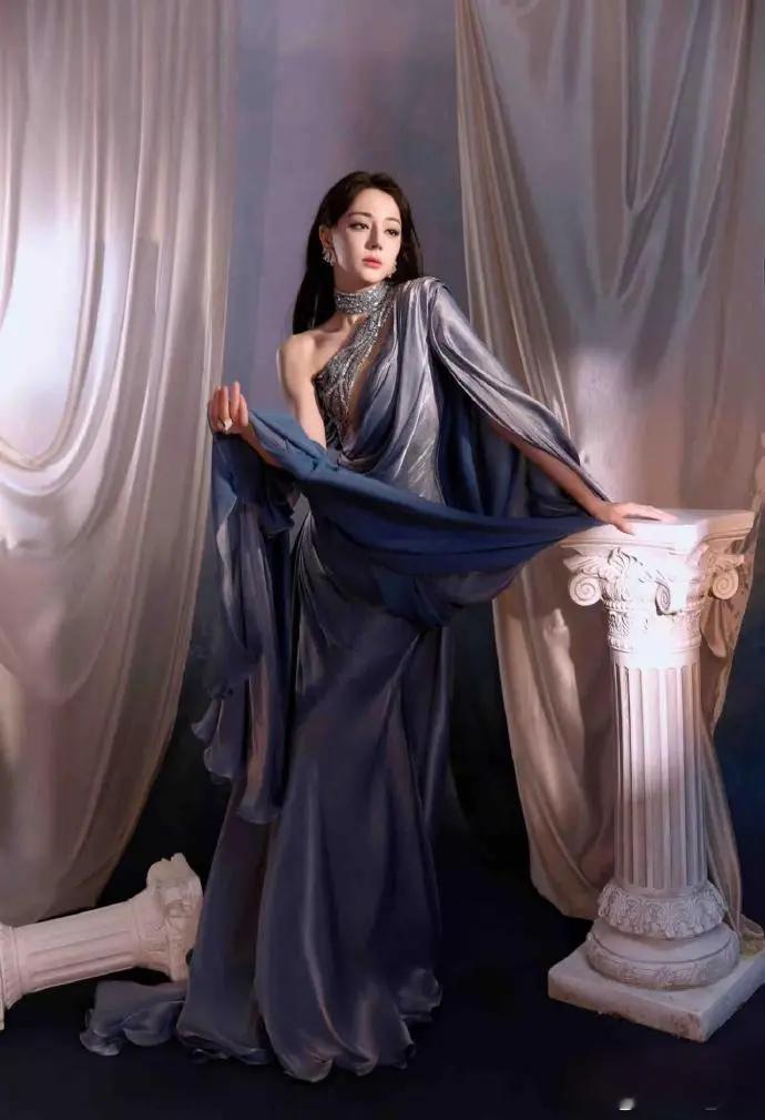 【娱乐吃瓜🍉🍉🍉】鲸鱼男星在内娱“服役”太久了，有时跟人交谈都习惯性的带有