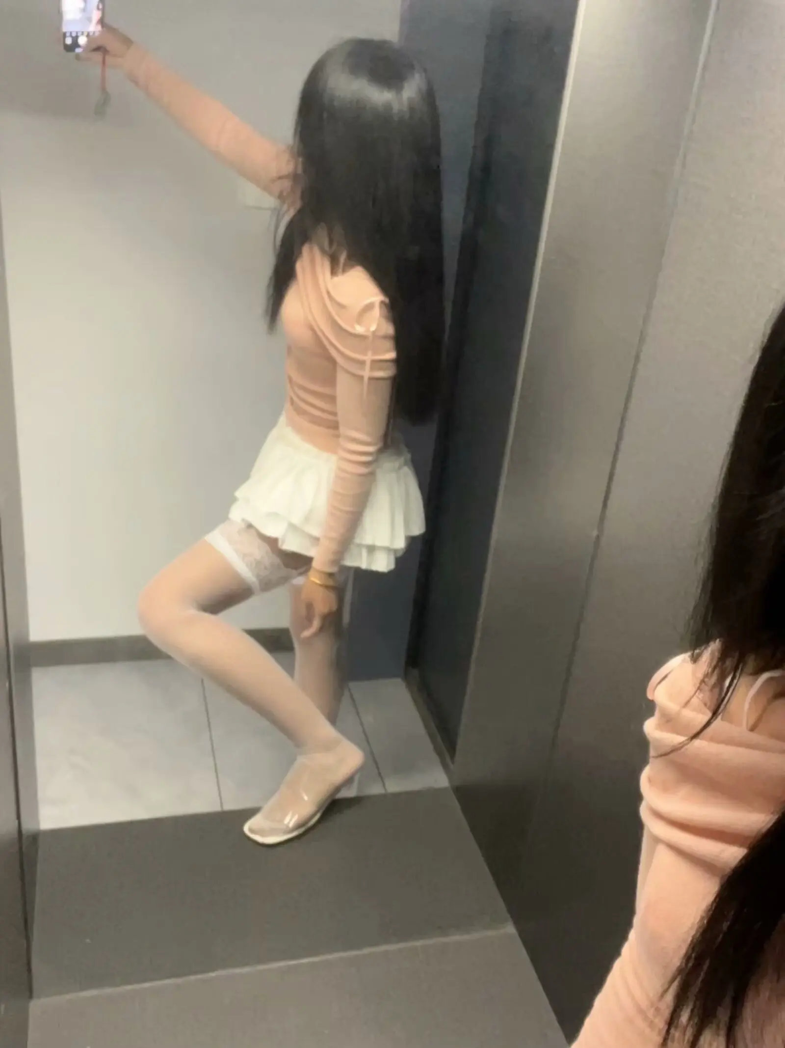 对镜拍 今天穿什么 甜辣妹 不露脸系列 穿衣自由
