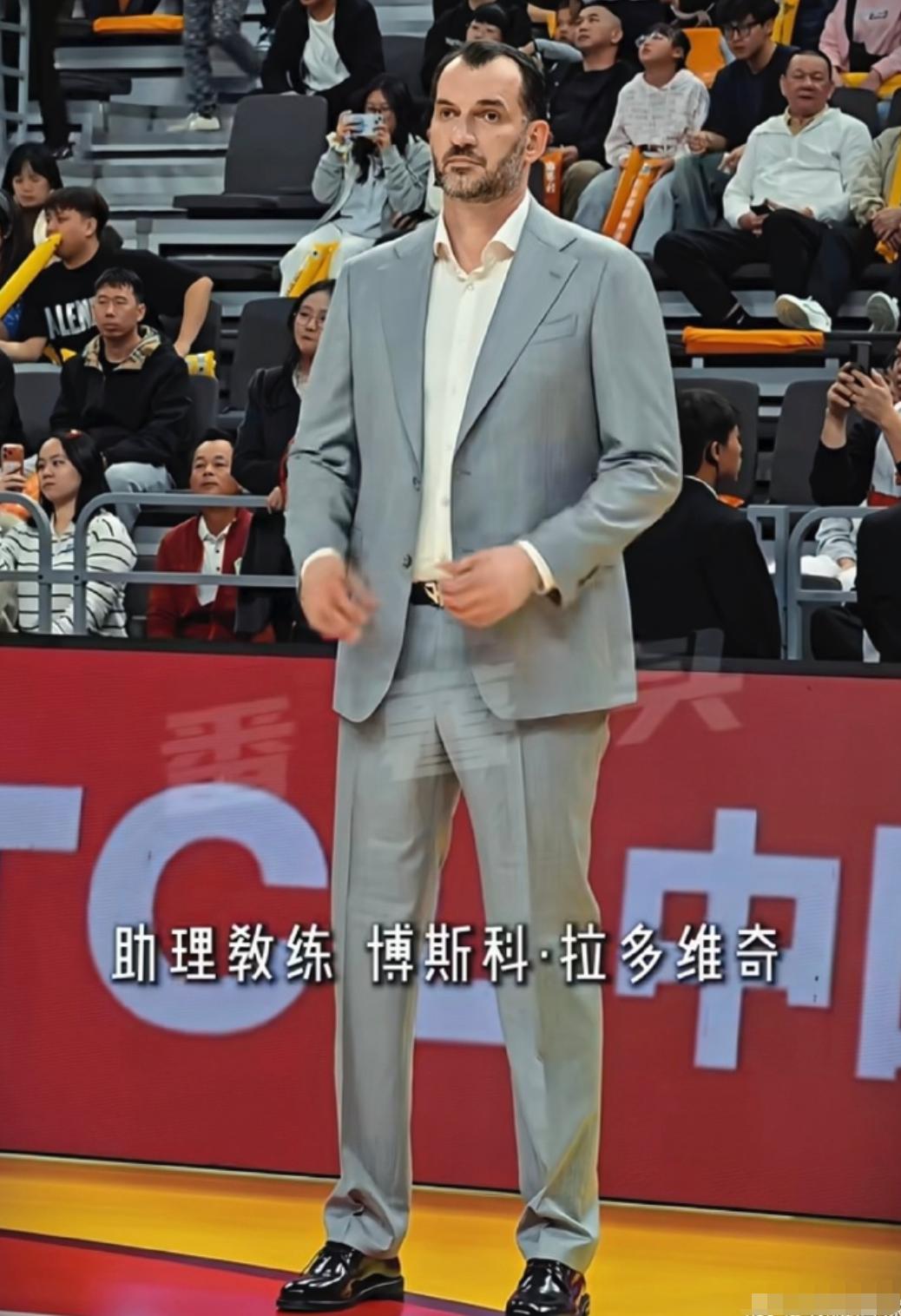 率队15分逆转，如果满分10分，大家给这位广东宏远助教拉科维奇打多少分？
球队在