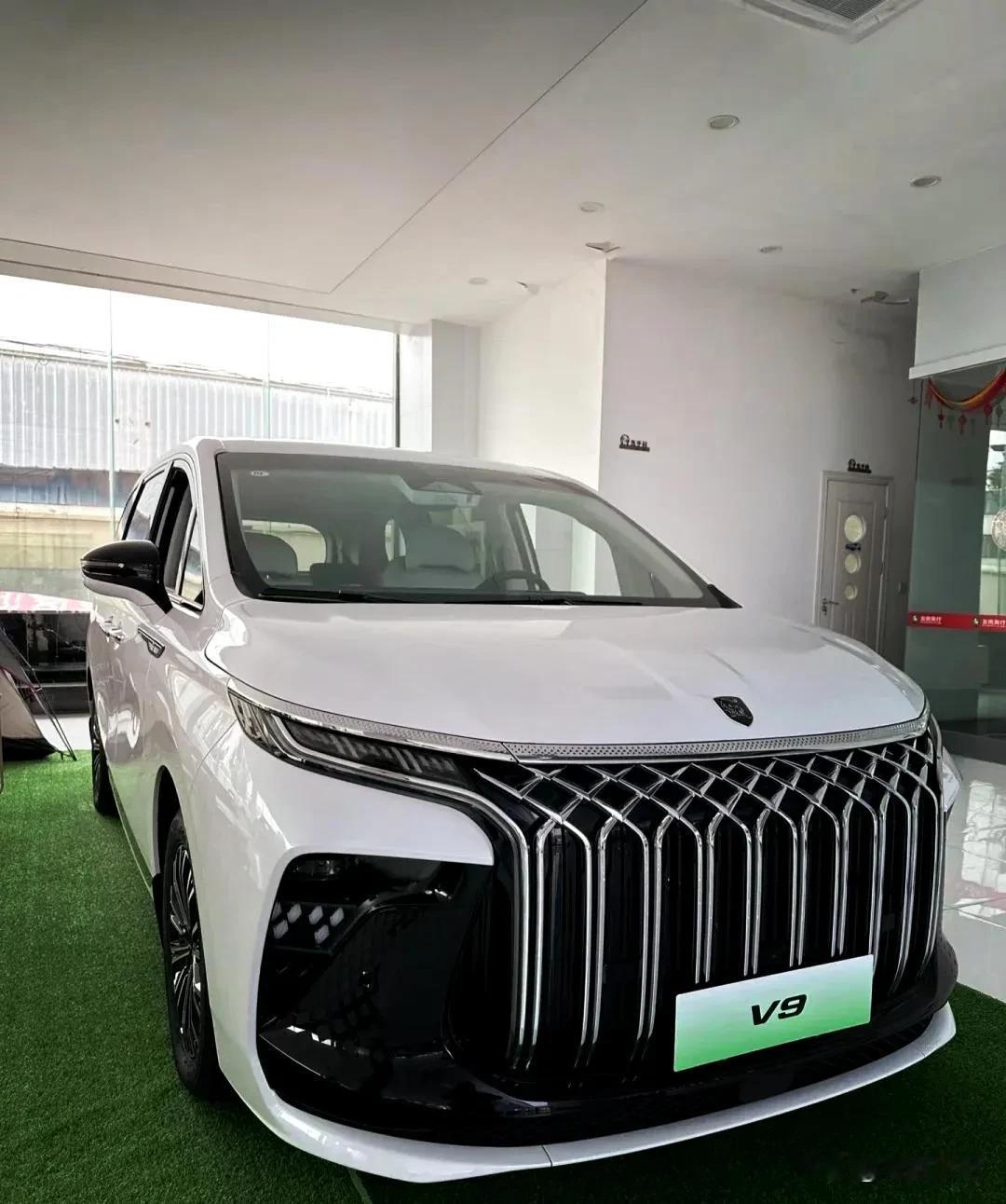 “一车装不下三代人？
出门像打仗？”别急，2027款星海V9申请出战，专治各种家