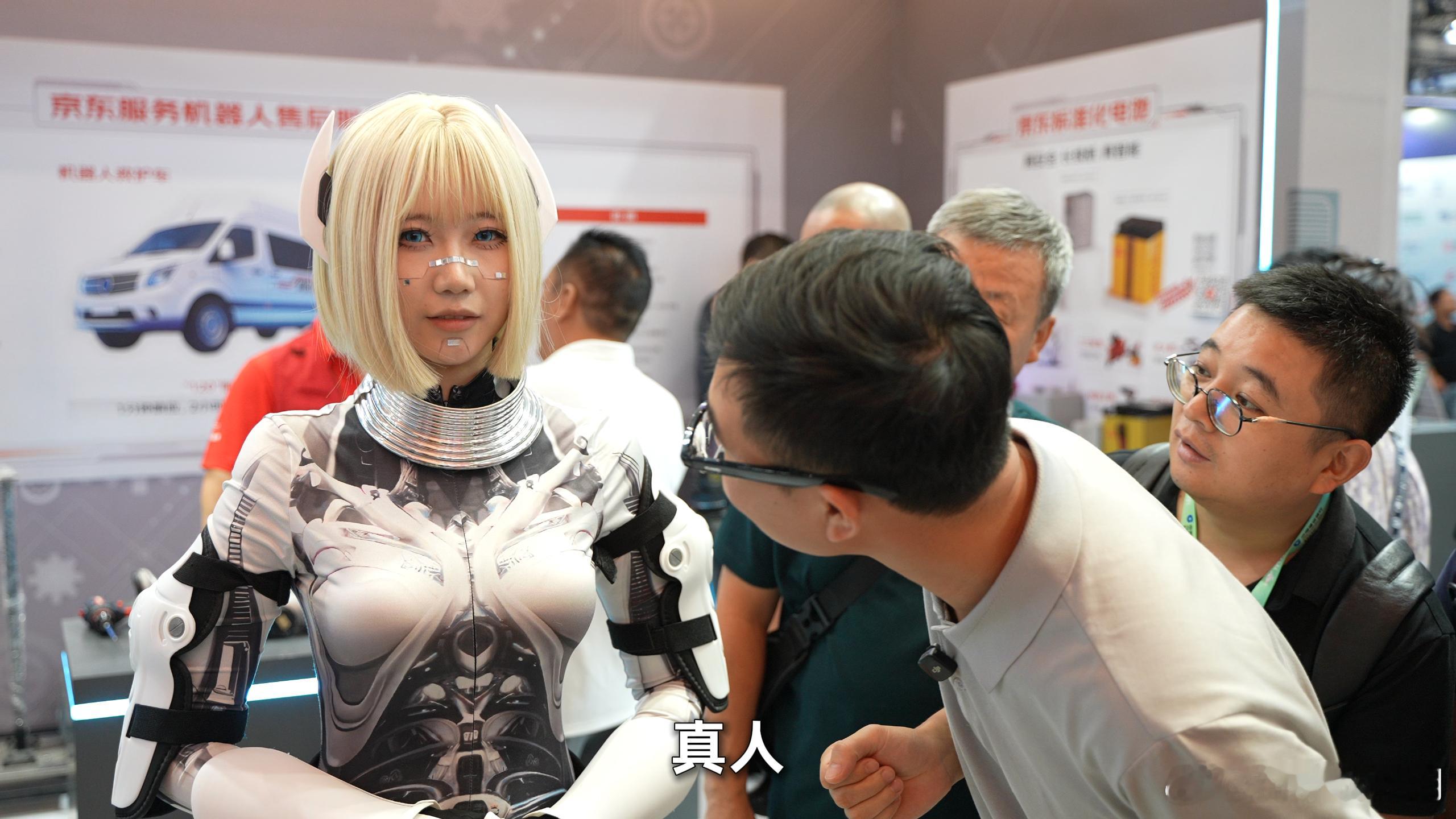 暴走两天，日均万步，2026 世界机器人大会：我认为通用人形还很远。当然，机器人