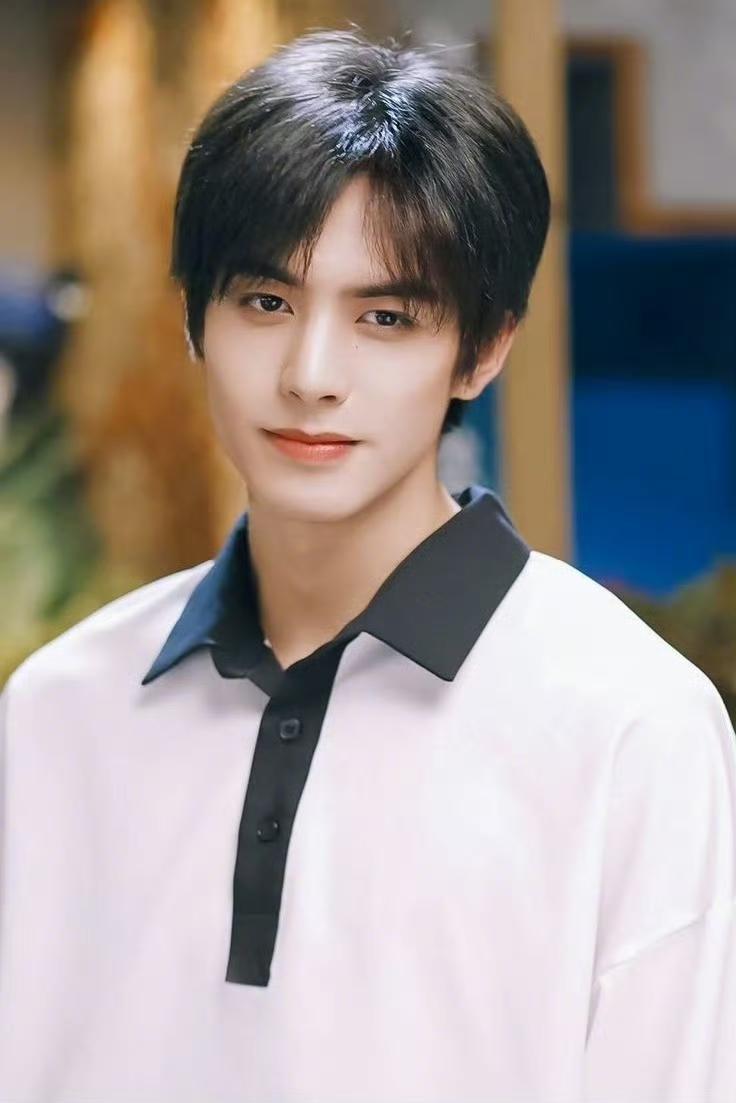 2020年的宋威龙，堪称彼时的“06小生对标款”！

凭《下一站是幸福》年下男友