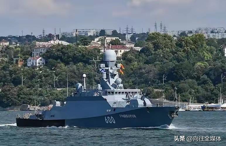 封锁黑海出海口！俄军撕破默契全面拦截商船，乌克兰被牢牢扼住经济命脉
 
乌克兰最