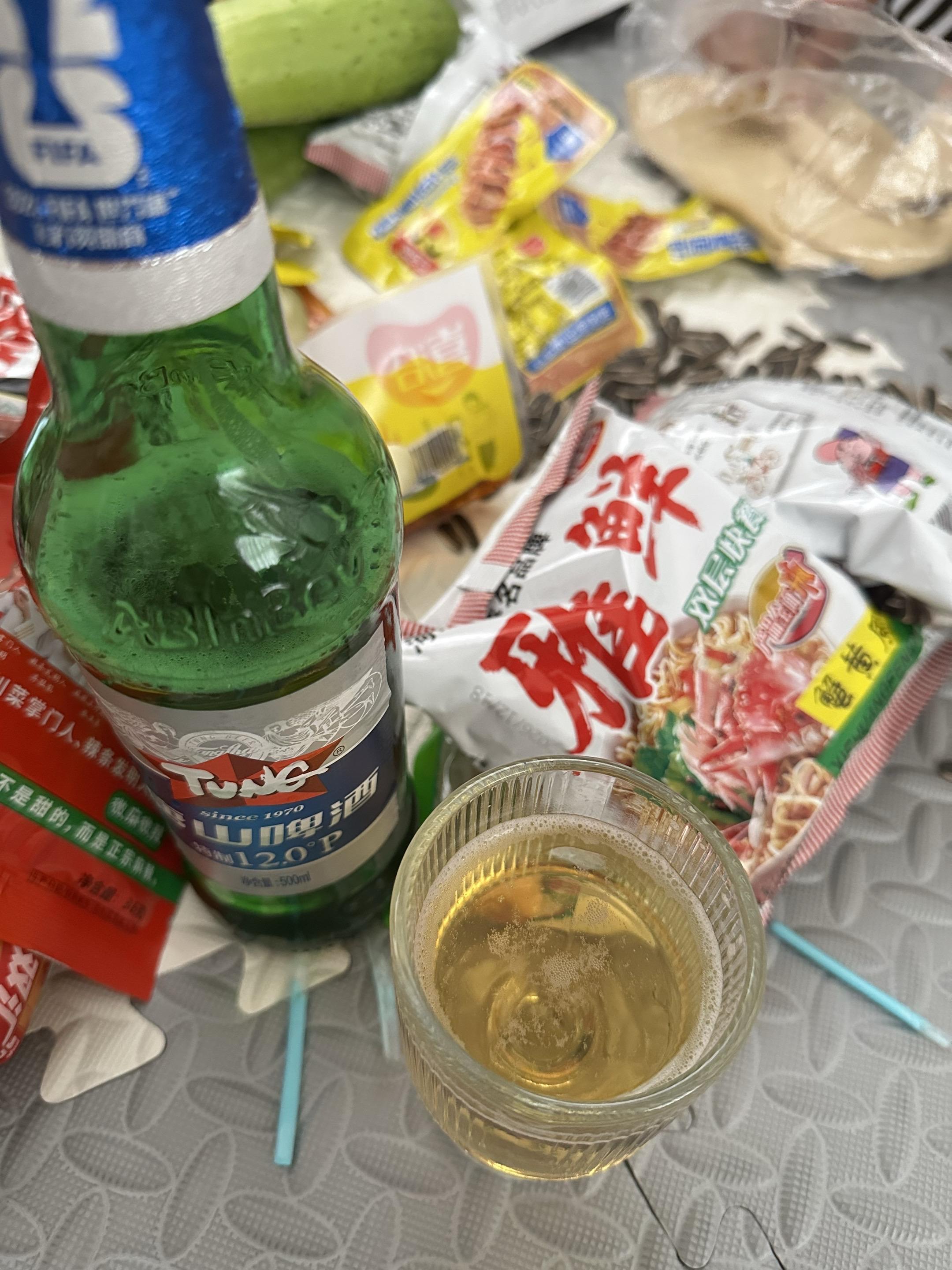 人生最痛苦的一刻，就是你最信任的人教会你不能信任任何人
