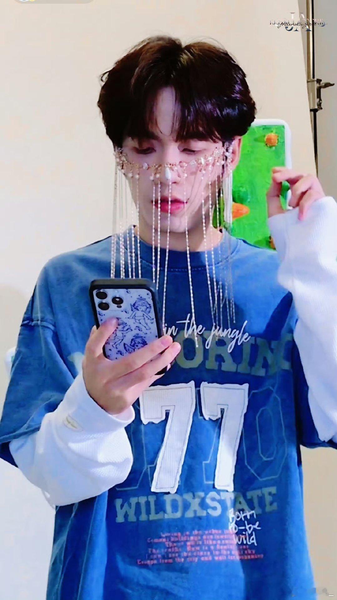 张颜齐生日直播 张颜齐被粉丝支配的直播 张颜齐生日直播玩疯了！被粉丝远程操控拍照