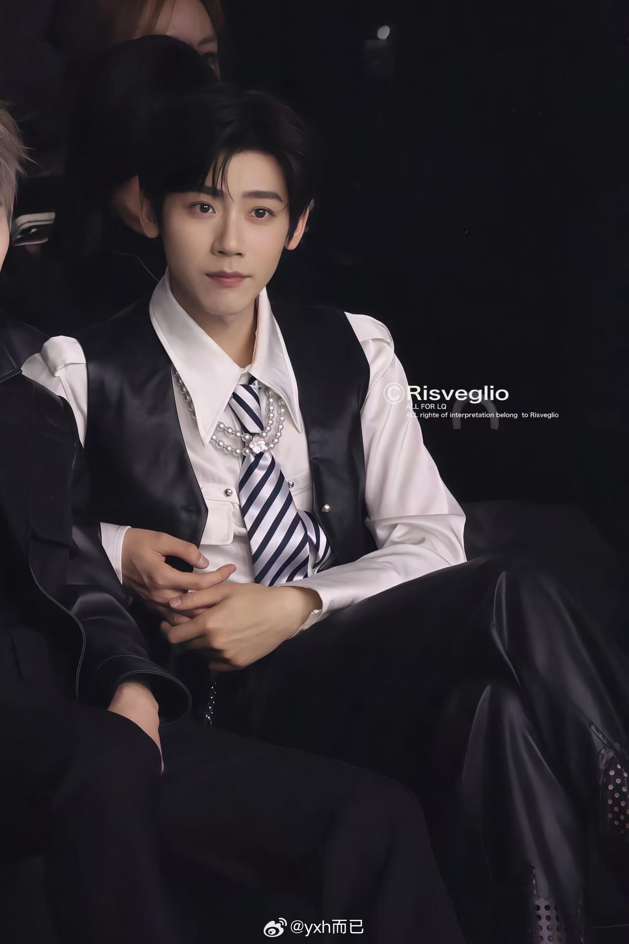 李卿现代装李卿真的好帅啊啊啊！！！禁欲系男神既视感！！ 